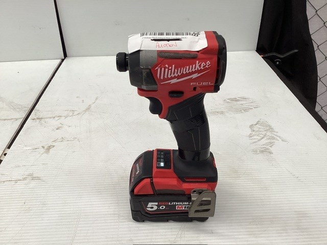 <p>Milwaukee 1/4 inch Impact Driver</p>