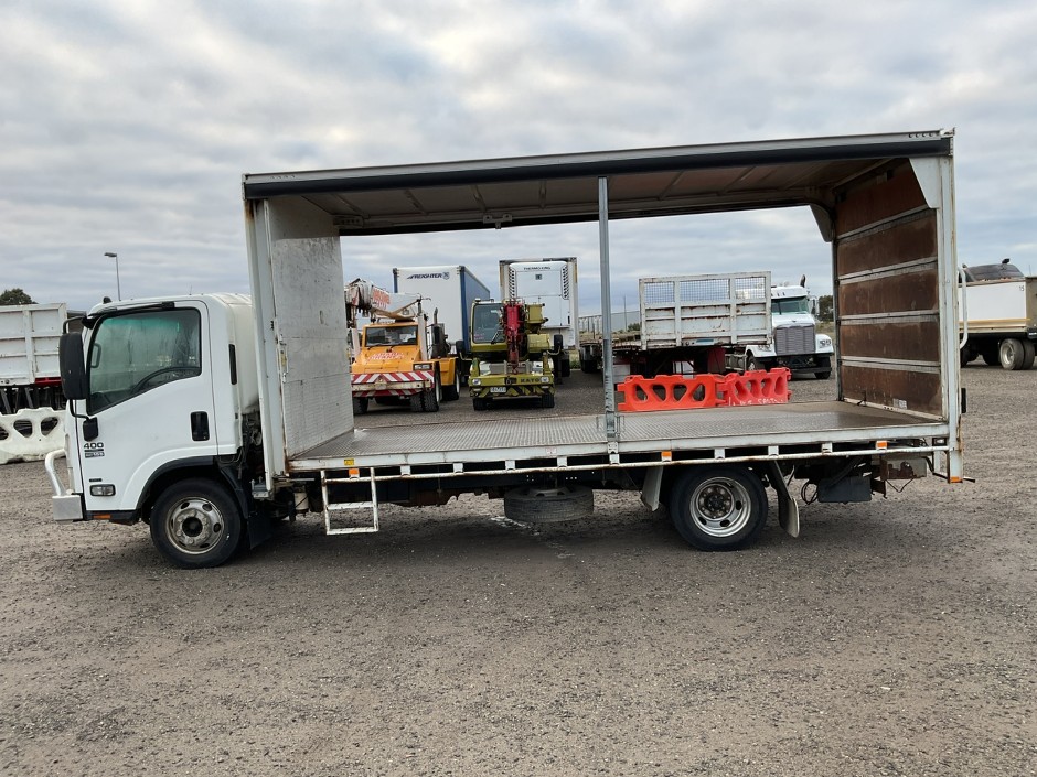 2014 Isuzu NPR 400 Long 4x2 Curtainsider