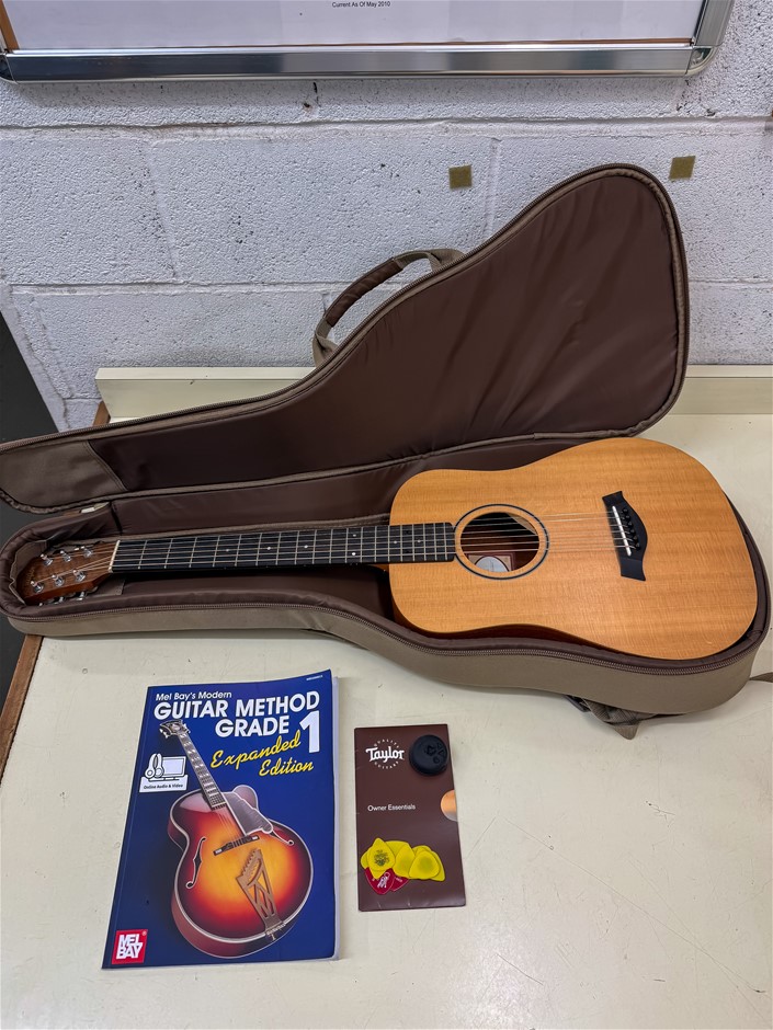 TAYLOR Childs Guitar & Case