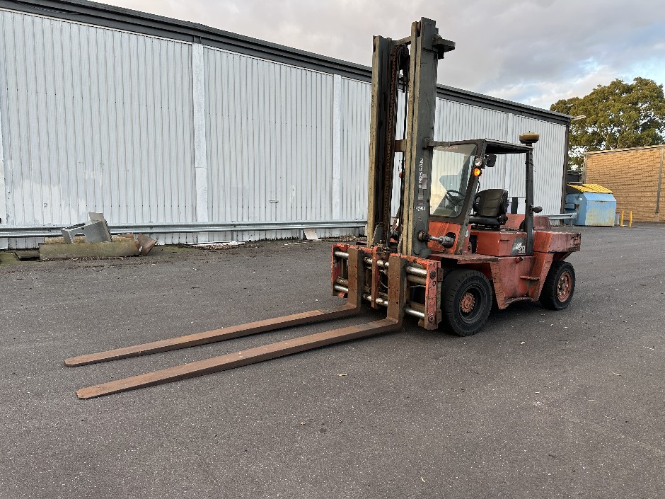<p>Nissan WF05H70U Diesel Counterbalance Forklift</p>