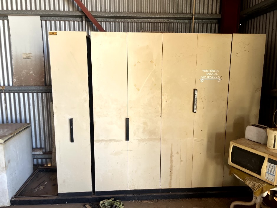 <p>Brown Built Compactus</p>