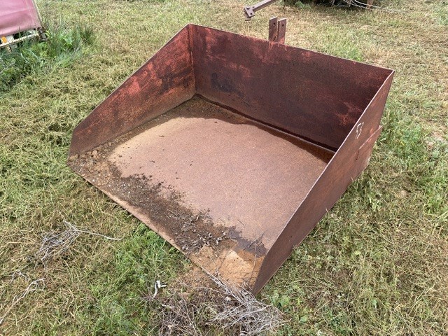 <p>Tractor Carryall Attachment</p>