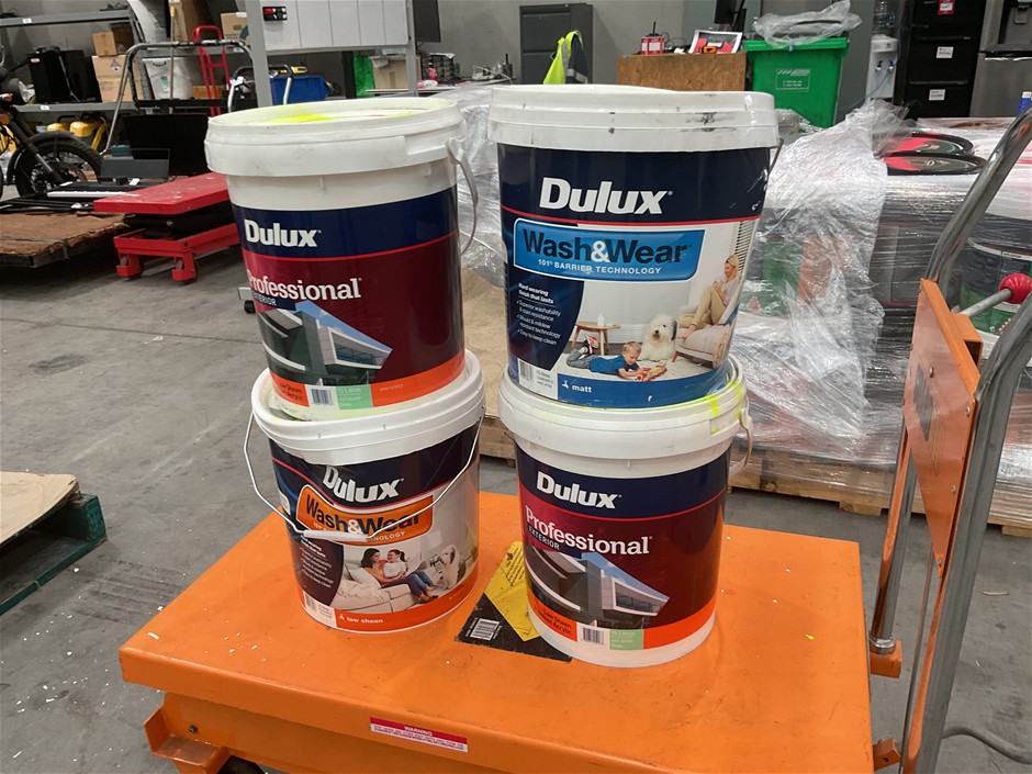 4 x Assorted 15Lt Tubs of Paint