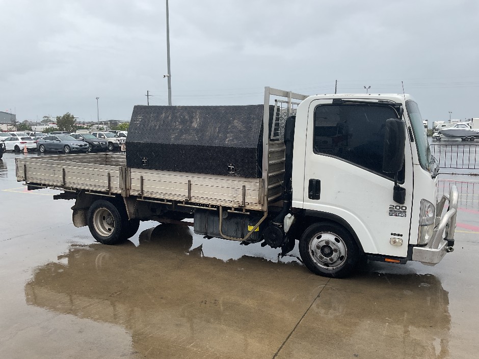 <p>2010 Isuzu NLR   4x2 Tray Truck</p>