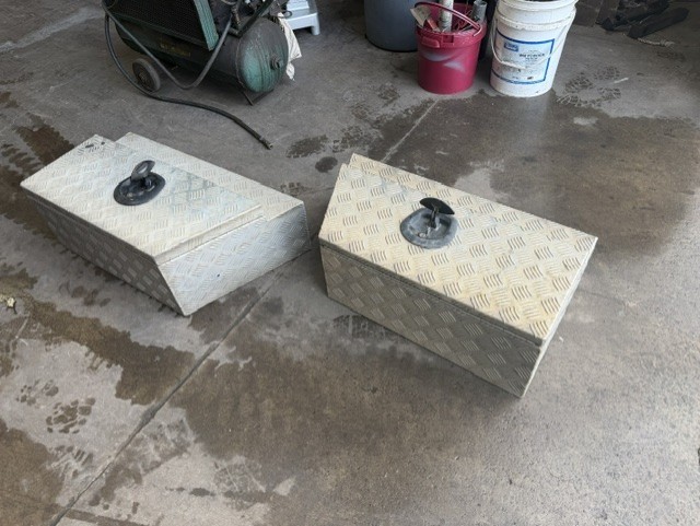 <p>Under Tray Tool Box</p>