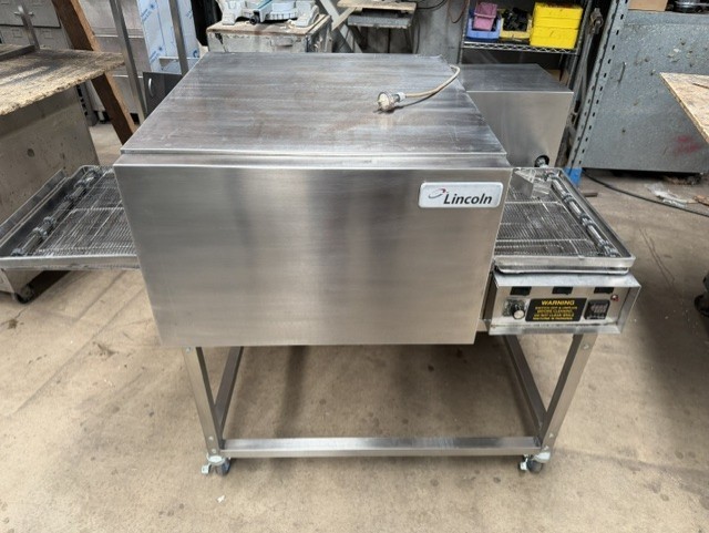 <p>Lincoln Impinger pizza Conveyor Oven 18” Natural Gas on Stand</p>