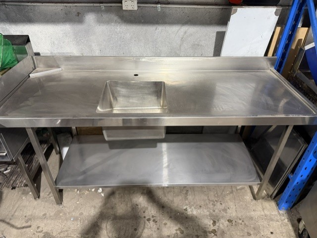 <p>Stainless Steel Sink / Bench</p>