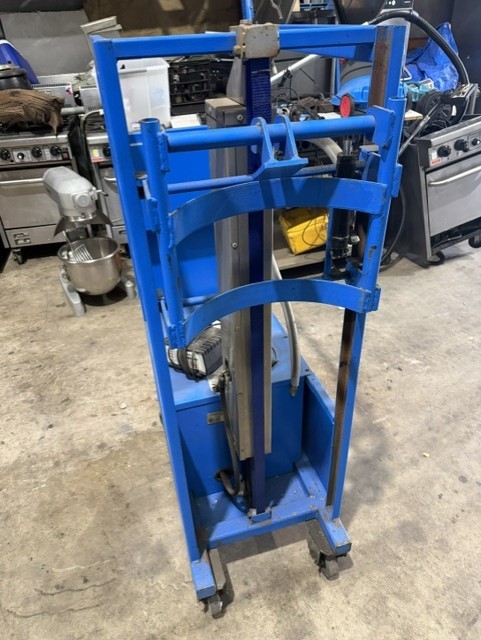 <p>Barrel Boy Keg Lifter</p>