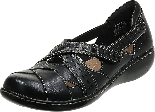 Clarks Women's Ashland Spin Q Slip-On Loafer, Black, 8 US