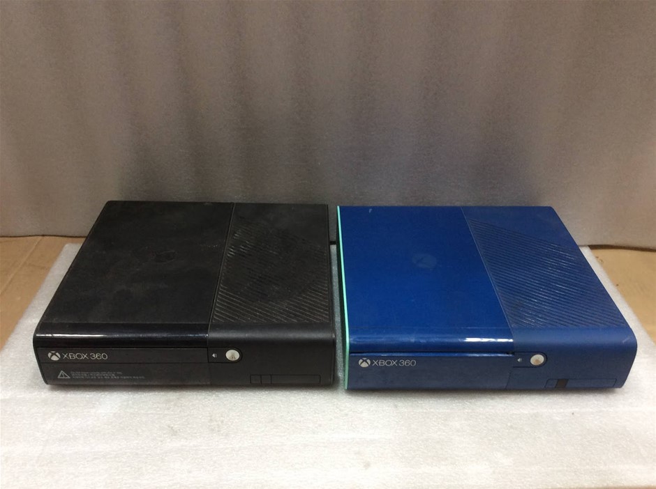 Sony CUH-7000 PlayStation 4 Pro Video Game Console + Microsoft 1540 Xbox