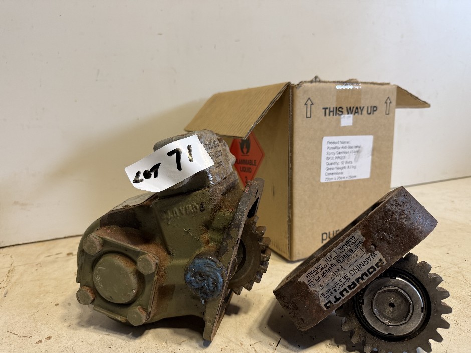 <p>1x Powauto PTO Hydraulic Pump Drive & 11x Sanitizer Spray Bottles</p>