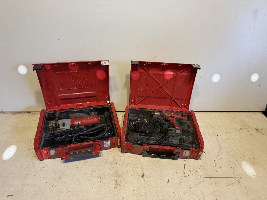 <p>Milwaukee Jigsaw and Cordless Drill</p>