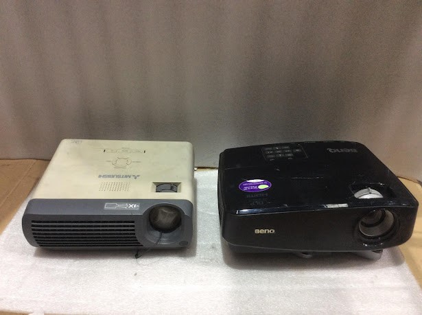 BENQ MW519&Mitsubishi LCD Projector (Lot of 2)