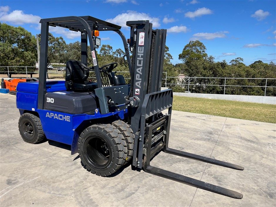 Dual Wheel Diesel Forklift (Unused)