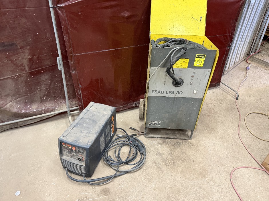 <p>1x Ross Mig Welder & 1x Esab Plasma Cutter</p>