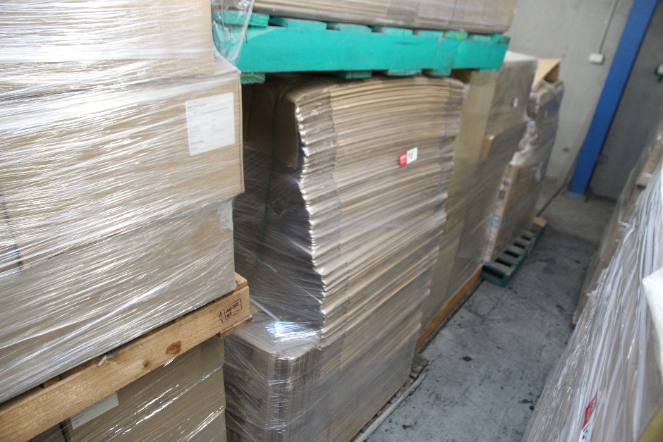 <p>Cast Away Cling Wrap Packing Boxes</p>