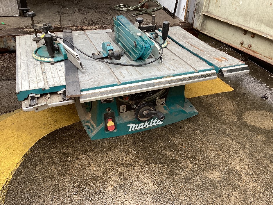<p>Makita MLT100 Saw</p>