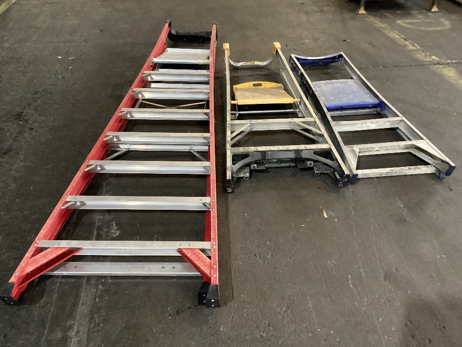 <p>3 x Ladders</p>