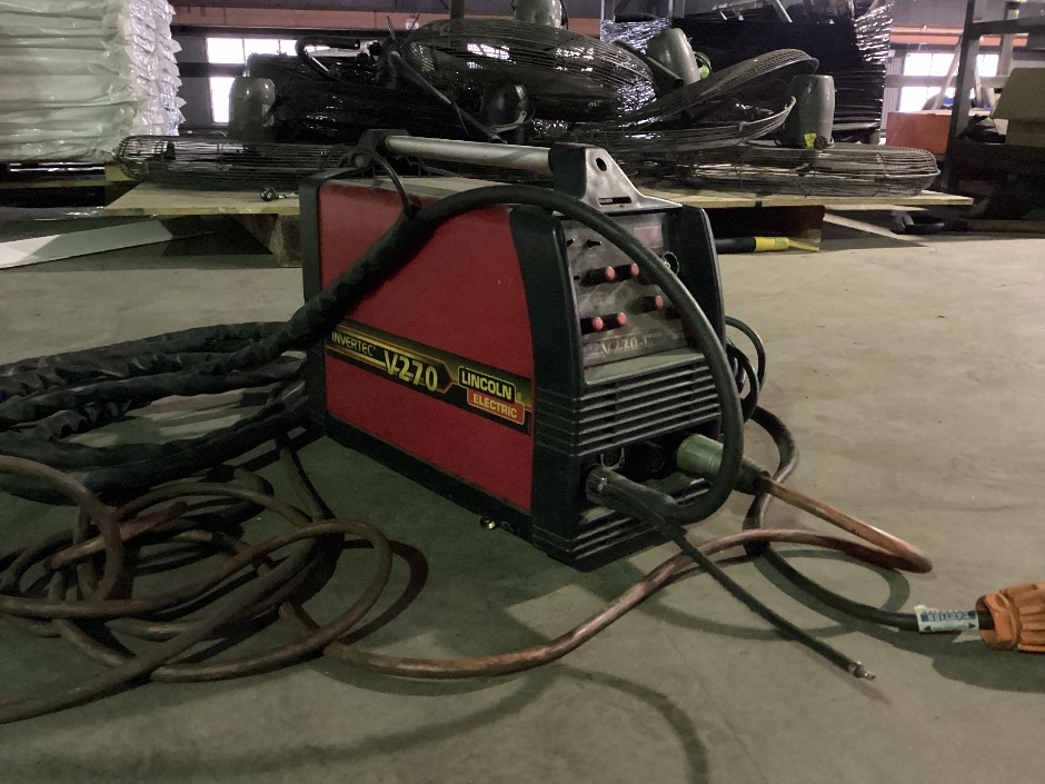 <p>Lincoln Invertec V270-T Pulse Mig Welder</p>