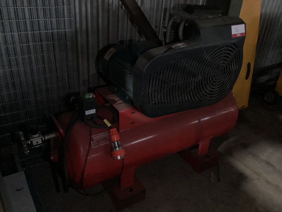 <p>McMillian AF70 Aircompressor</p>