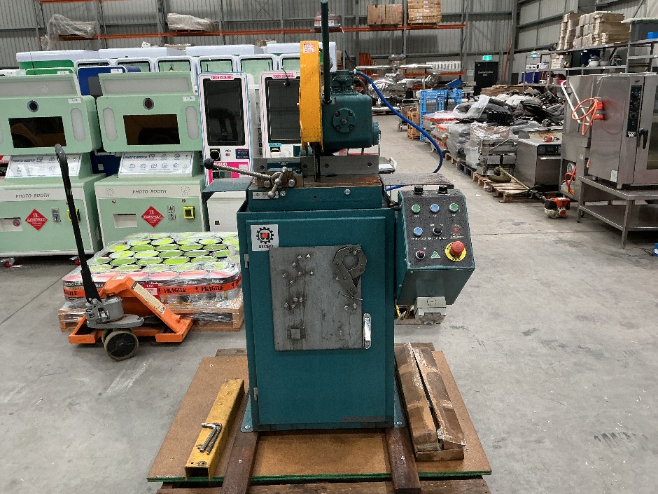 <p>BROBO WALDOWN  DROP SAW SA400B</p>