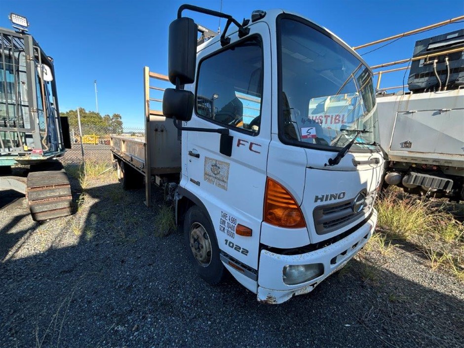 Hino   4 x 4 Tipper Truck