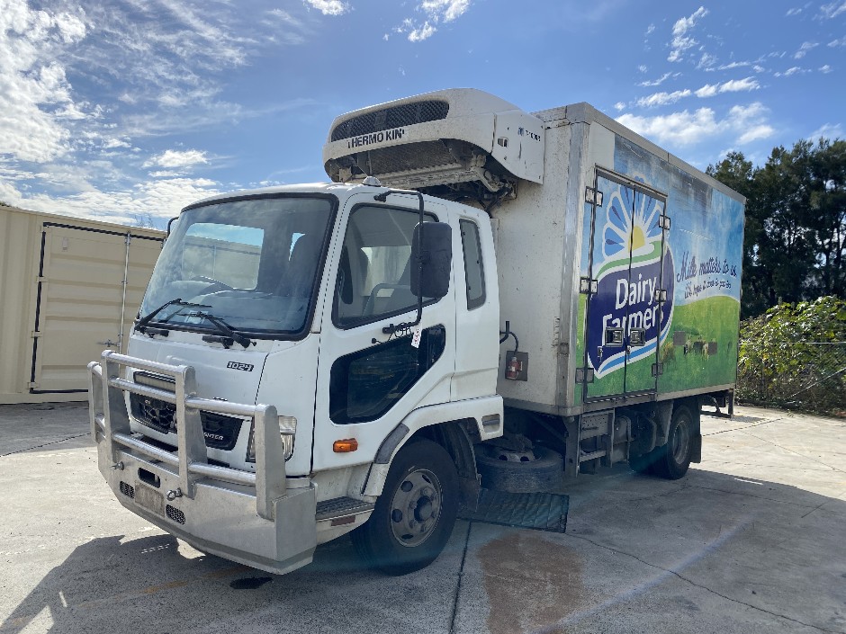 2015 Mitsubishi Fighter Fuso 1024 4x2 Refrigerated Pantech