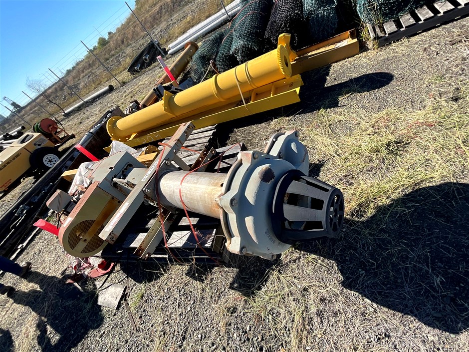 Submersible Pump and Pipes