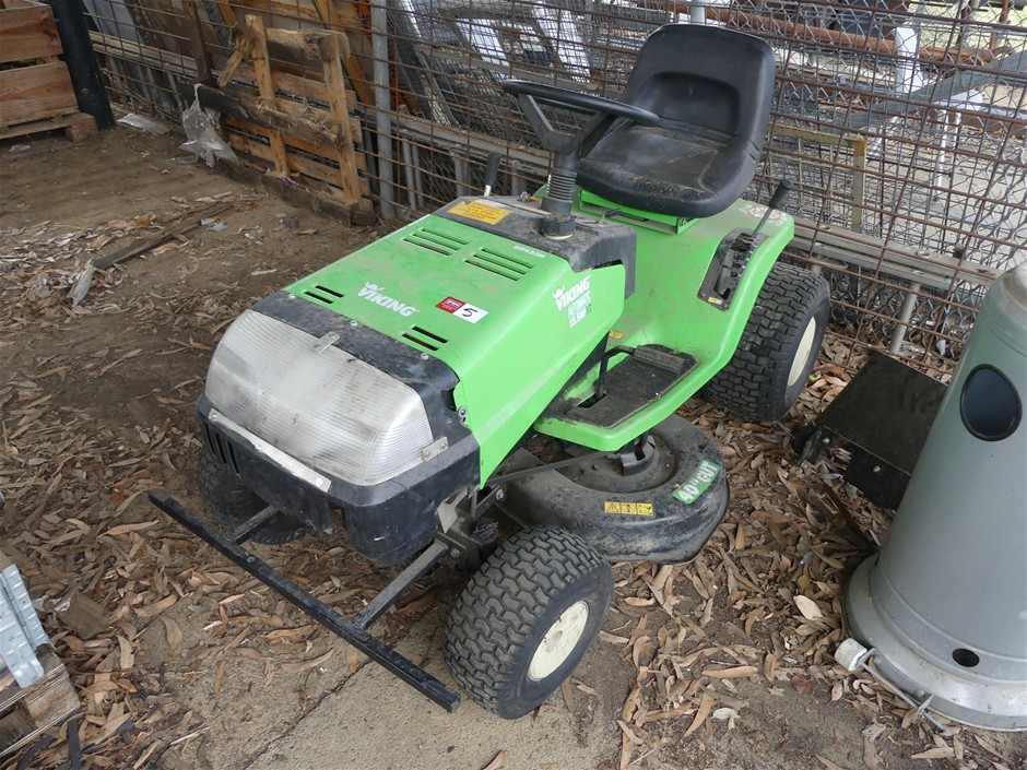 Viking MT433H Ride On Mower