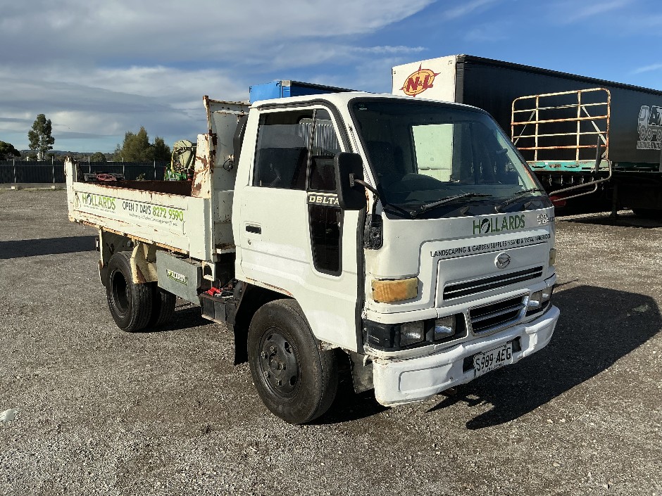 2005 Daihatsu Delta V138-1 4x2 Tipper