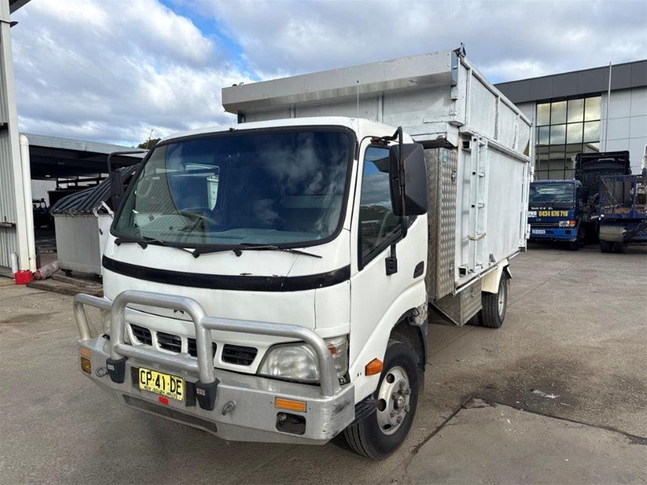 2006 Hino 4 x 2 Tipper Truck