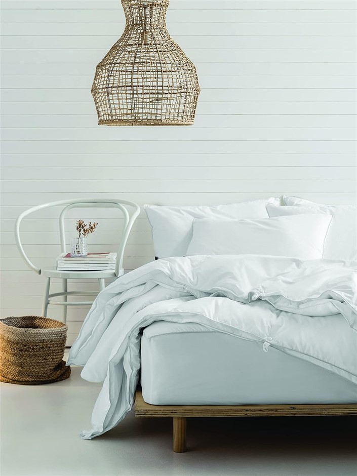 LINEN HOUSE All-Seasons 2-in-1 King Quilt.