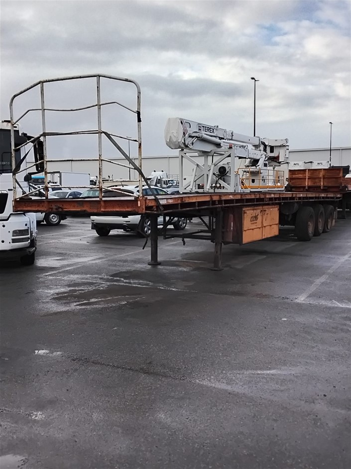 1986 Freighter ST3 Triaxle Flat Top Trailer