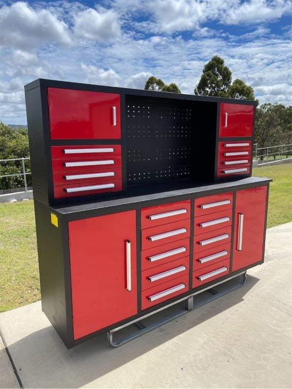 18 Drawer Work Bench / Tool Cabinet (Unused)