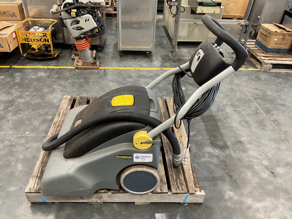 <p>Karcher CV66/2 Professional Wide-Area Vacuum Cleaner</p>