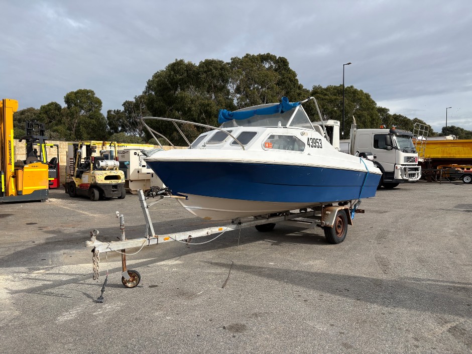 Stejcraft 5.1 Half Cabin Boat