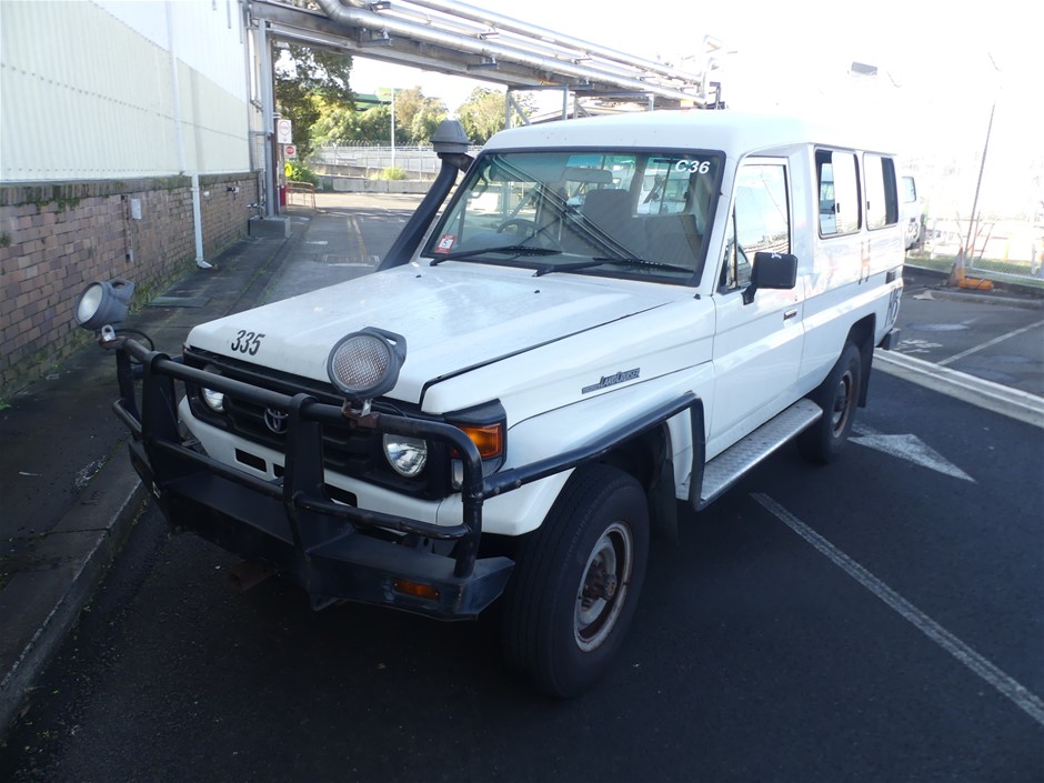 2005 Toyota Landcruiser Troop Carrier 4WD Manual - 5 Speed Troop Carrier
