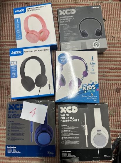 Quantity of Bluetooth and wired  headphones