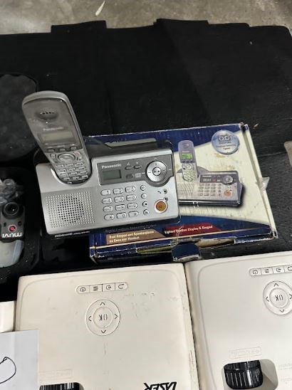 Mixed lot of electrical goods
