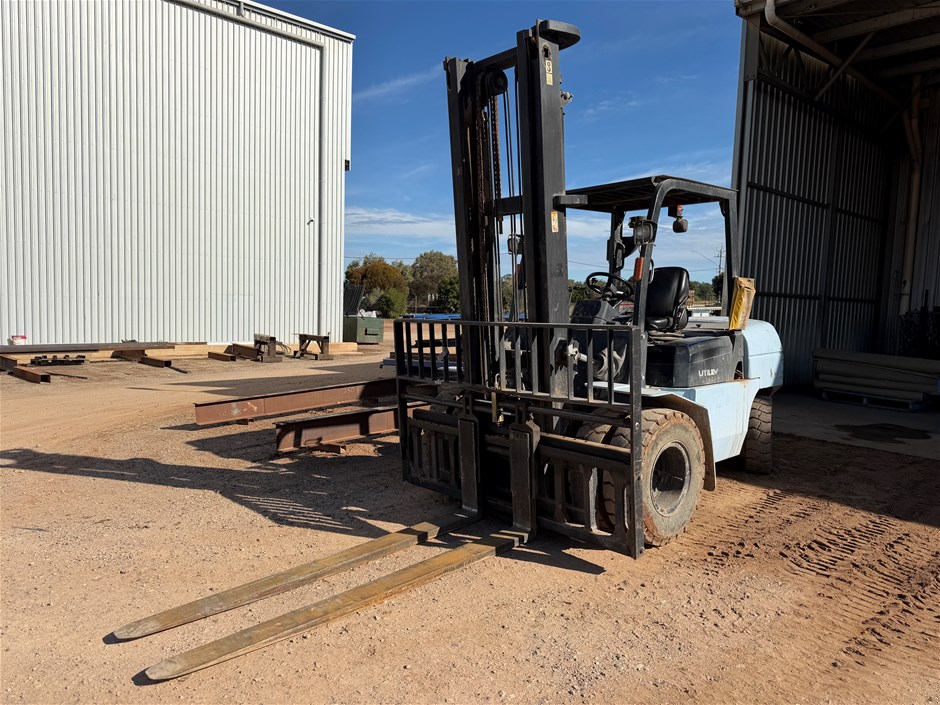 <p>UTILEV UT45P Pallet Truck</p>