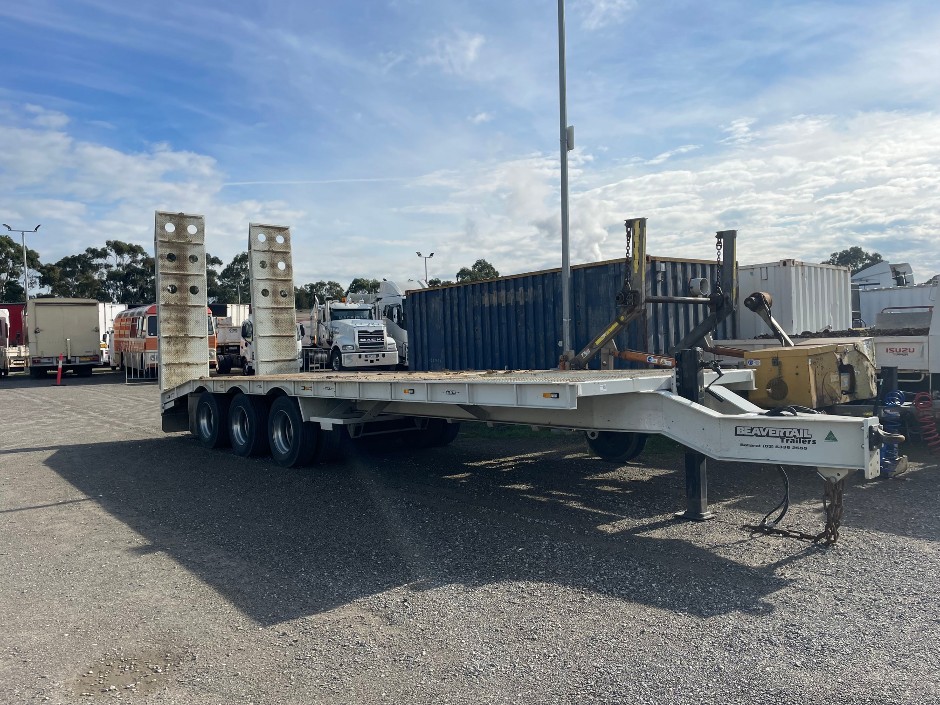 2025 Beavertail ST3 Tri-Axle Tag Trailer