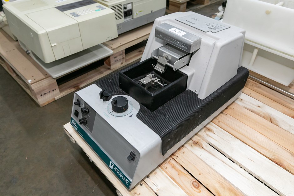 Vibrating Tissue Sectioning Microtome