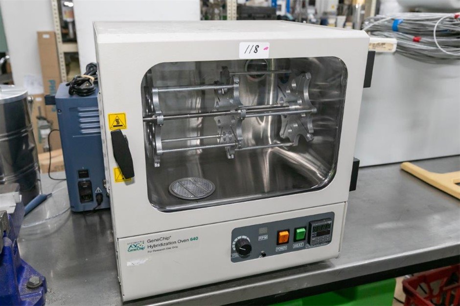 Hybridization Oven Including Tube Rotisserie