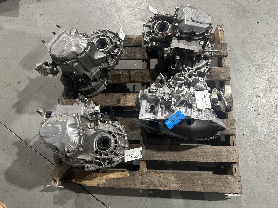 <p>Pallet of 4 Mitsubishi Lancer Gearboxes F5MBB</p>