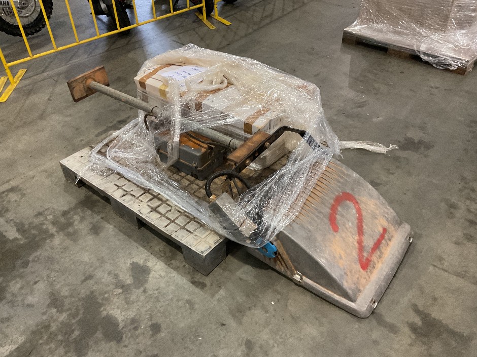 <p>Light Stand and Globes Pallet of</p>