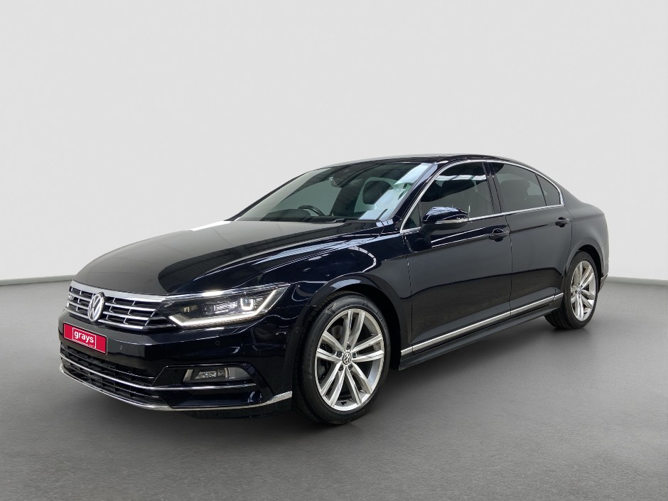 2016 Volkswagen Passat 140TDI Highline with the R-Line pack