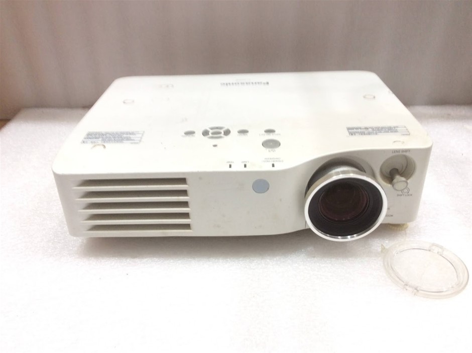 Panasonic PT-AX200E LCD Projector