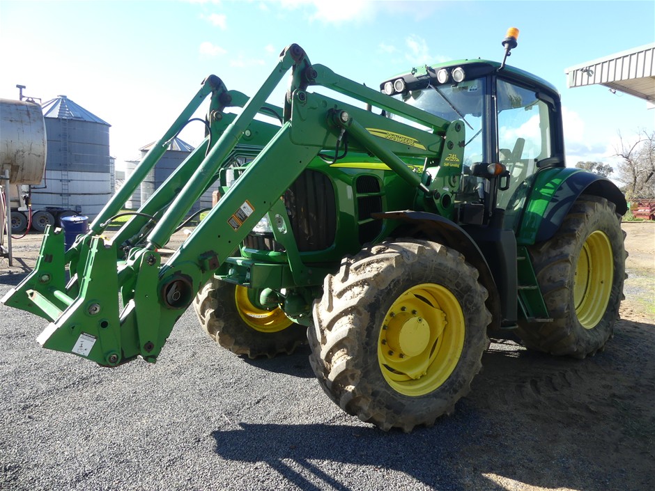 <B>2011 John Deere MW2 Tractor</B>