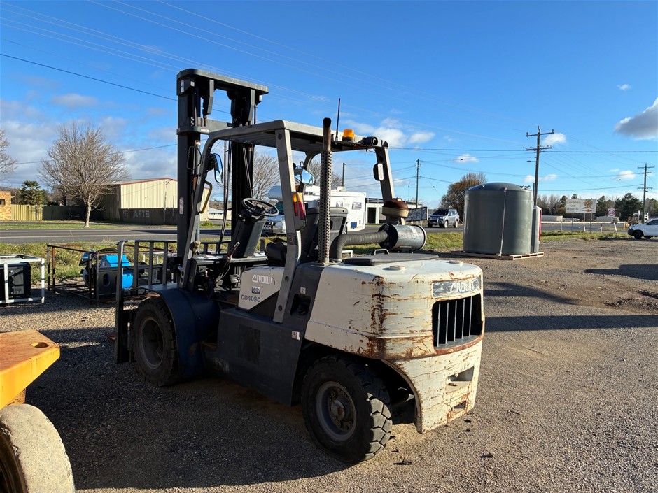 <B>Crown CD40SC-2 4 Wheel Counter Balance Forklift</B>