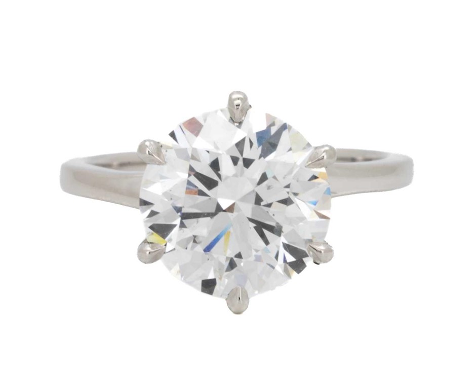 5.02 Carats Round Brilliant Platinum Diamond Solitaire ring